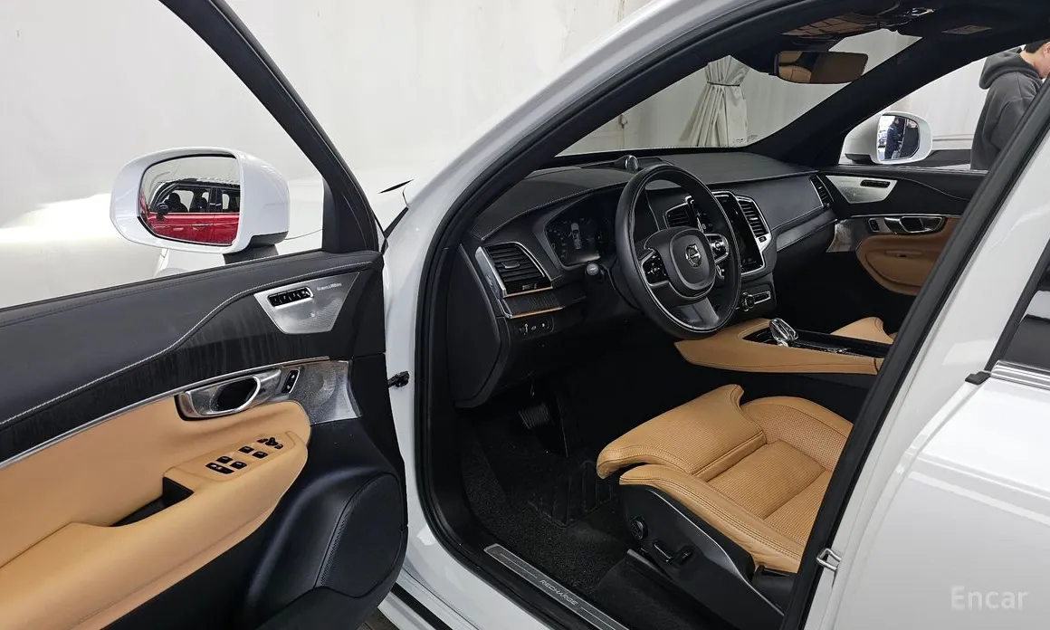 Фото 10 - Volvo XC90