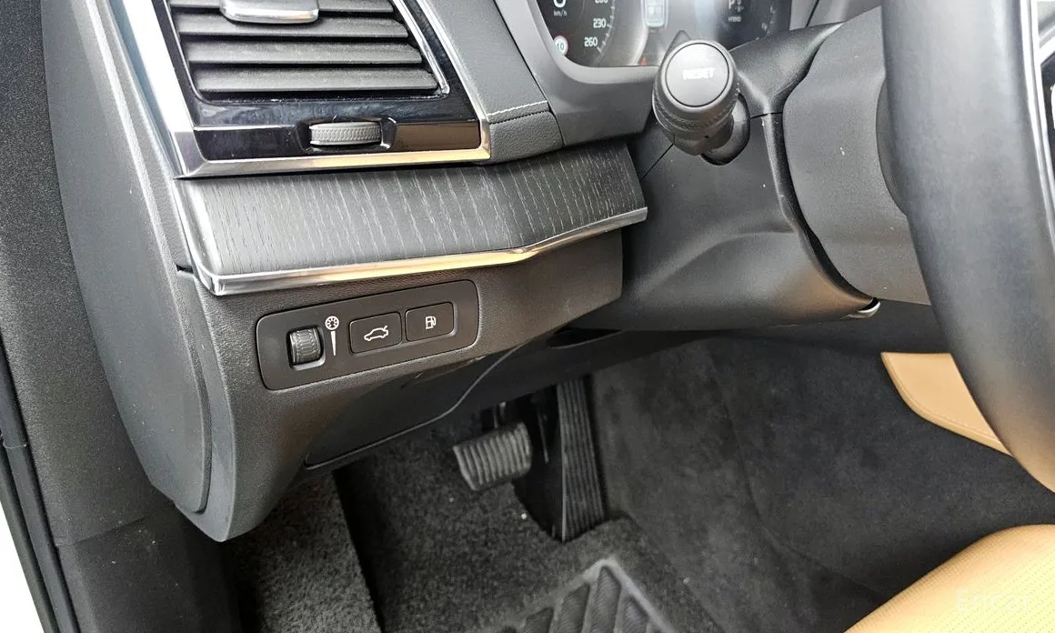 Фото 16 - Volvo XC90