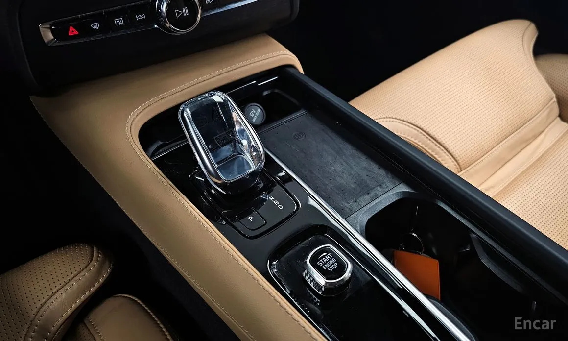 Фото 9 - Volvo XC90