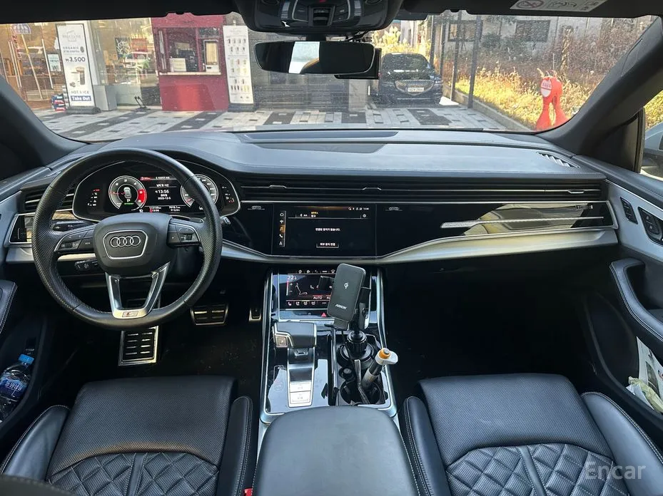 Фото 10 - Audi Q8