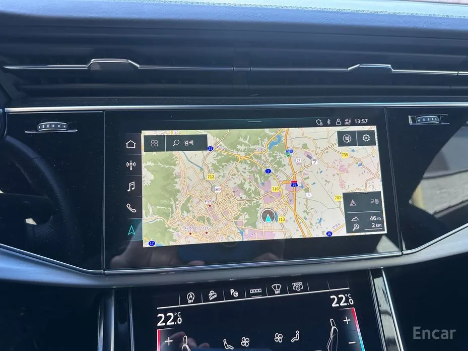 Фото 15 - Audi Q8