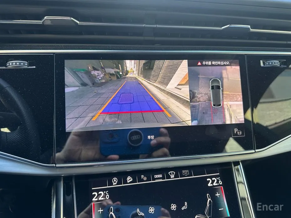 Фото 16 - Audi Q8