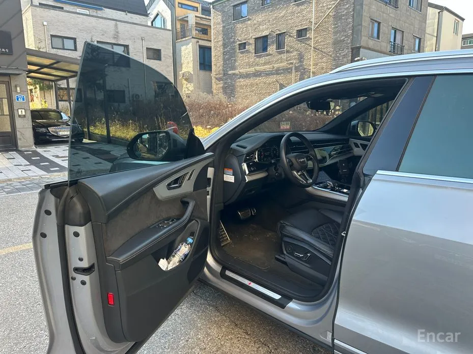 Фото 6 - Audi Q8