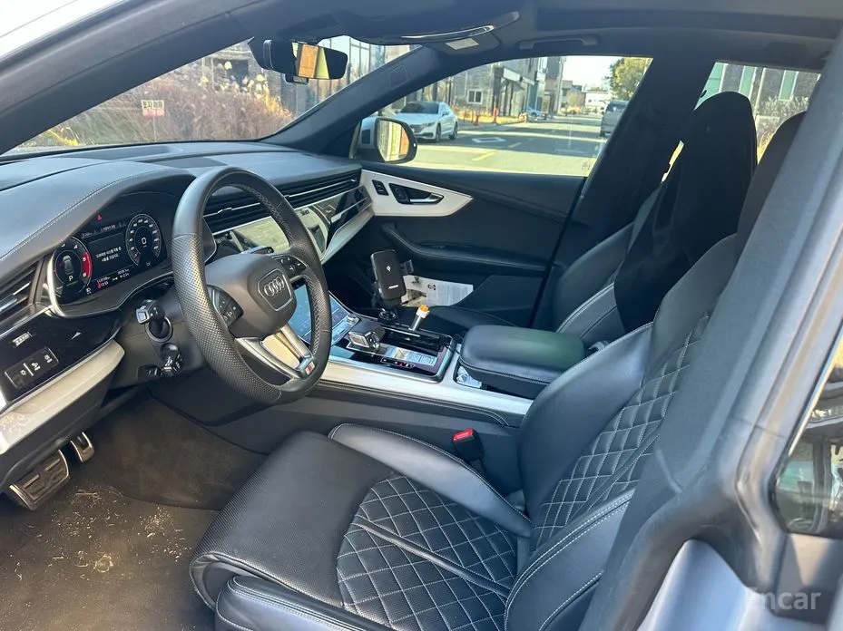 Фото 8 - Audi Q8