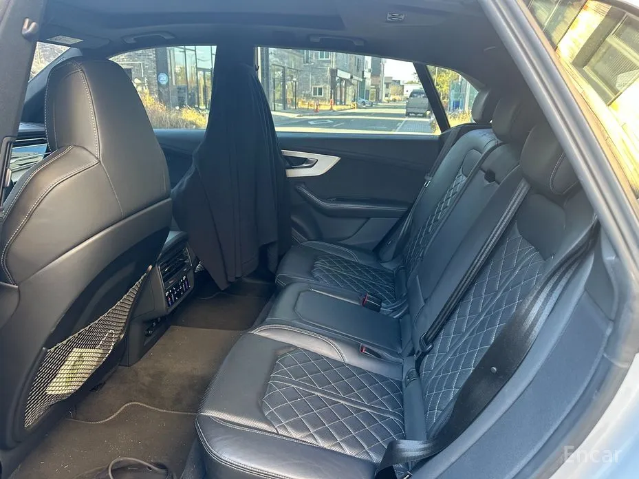 Фото 9 - Audi Q8