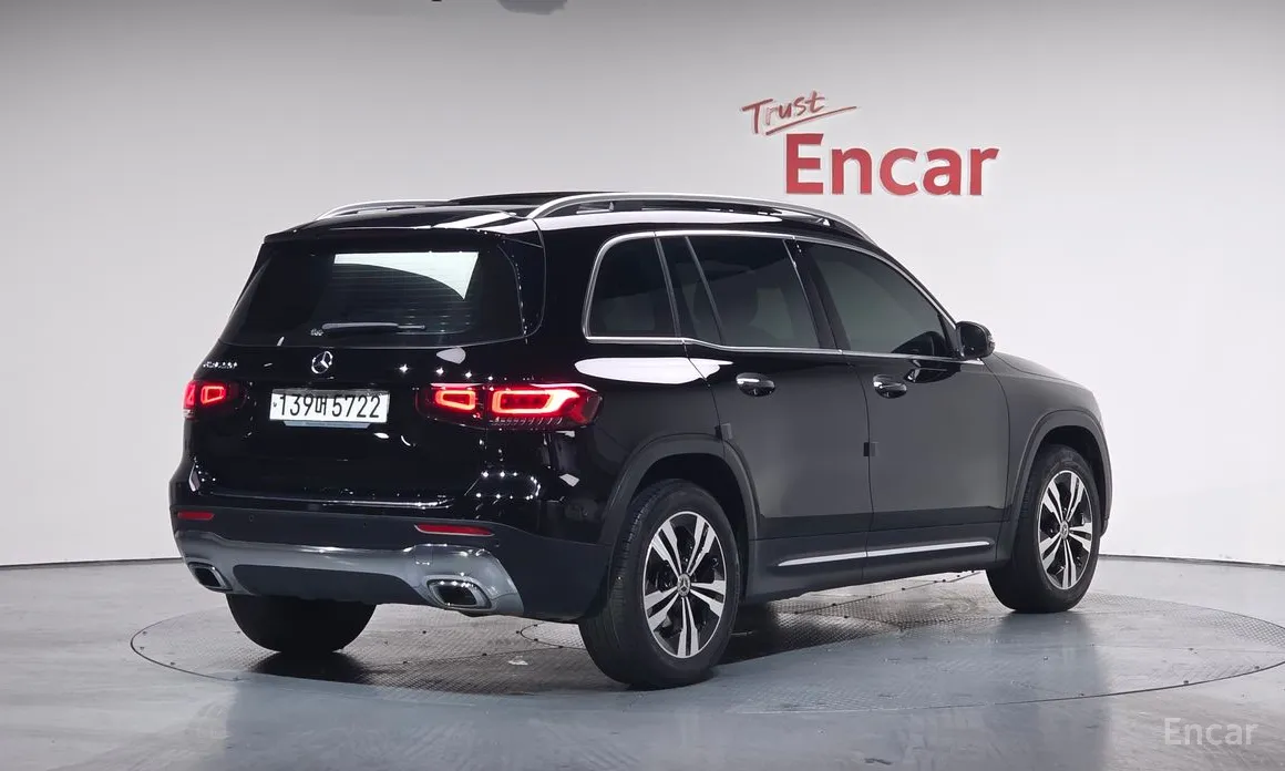 Фото 2 - Mercedes-Benz GLB-Class