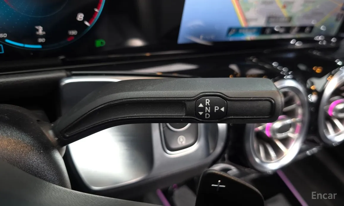 Фото 9 - Mercedes-Benz GLB-Class