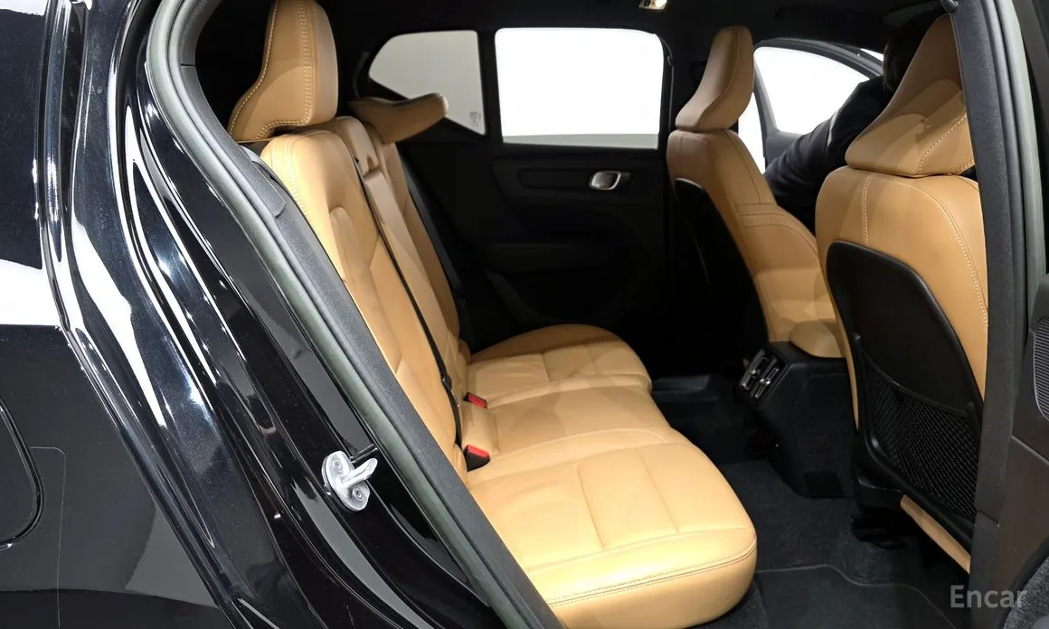 Фото 12 - Volvo XC40