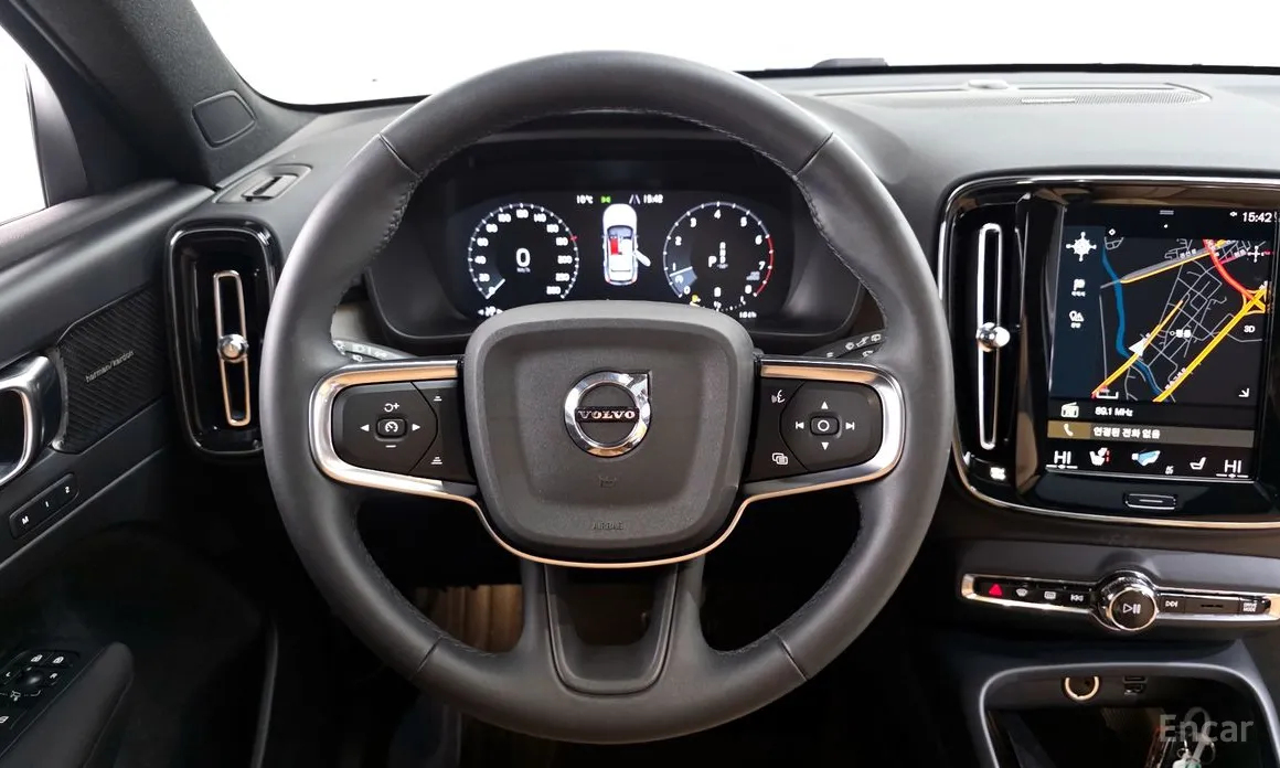 Фото 13 - Volvo XC40