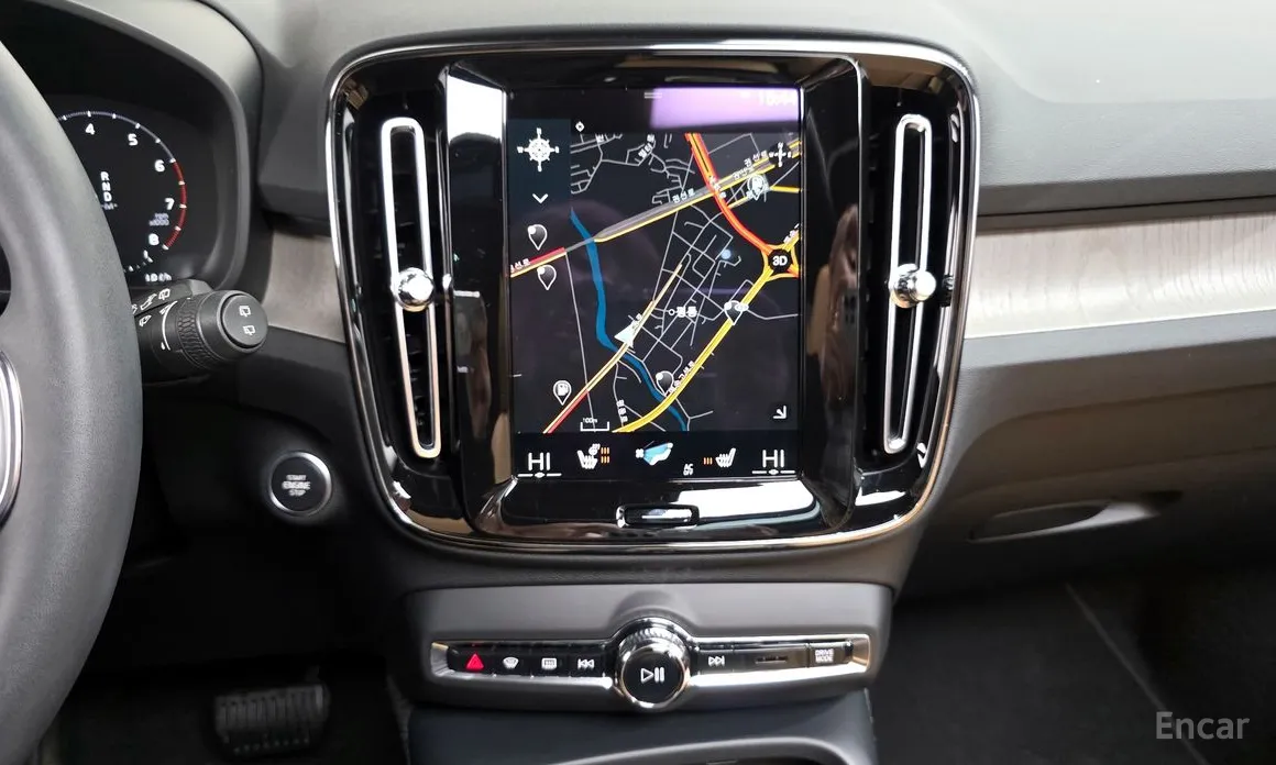 Фото 14 - Volvo XC40