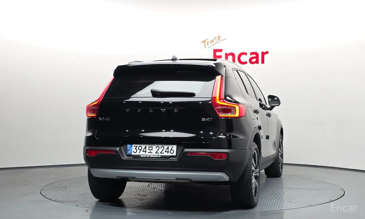 Фото 4 - Volvo XC40