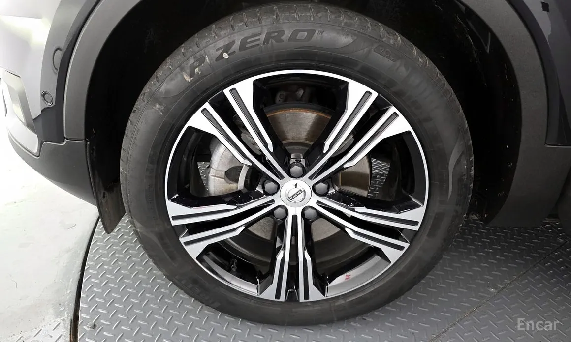 Фото 5 - Volvo XC40