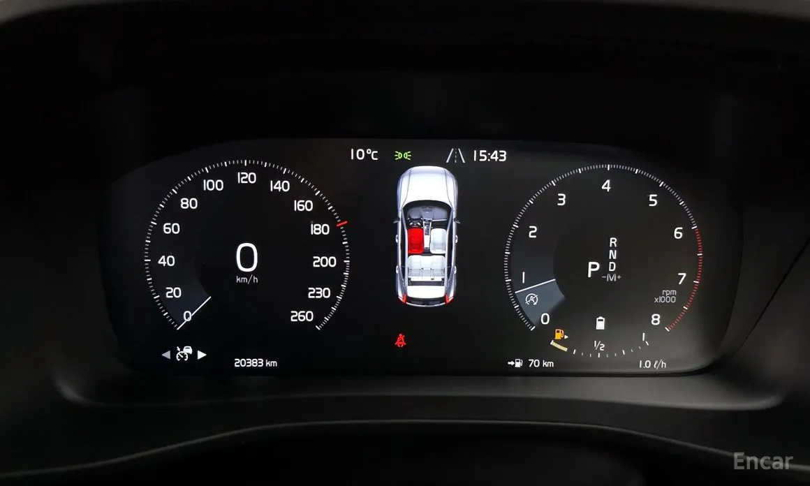 Фото 8 - Volvo XC40