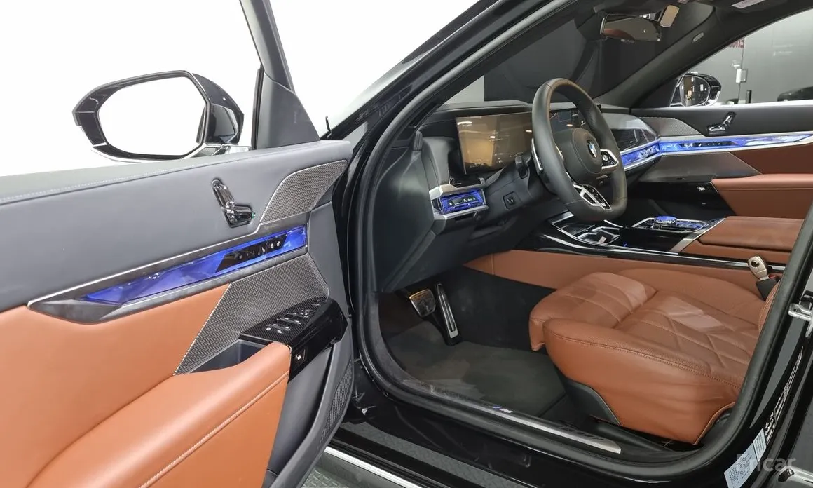 Фото 10 - BMW 7 Series