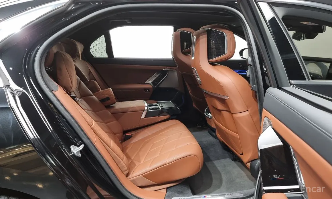 Фото 12 - BMW 7 Series