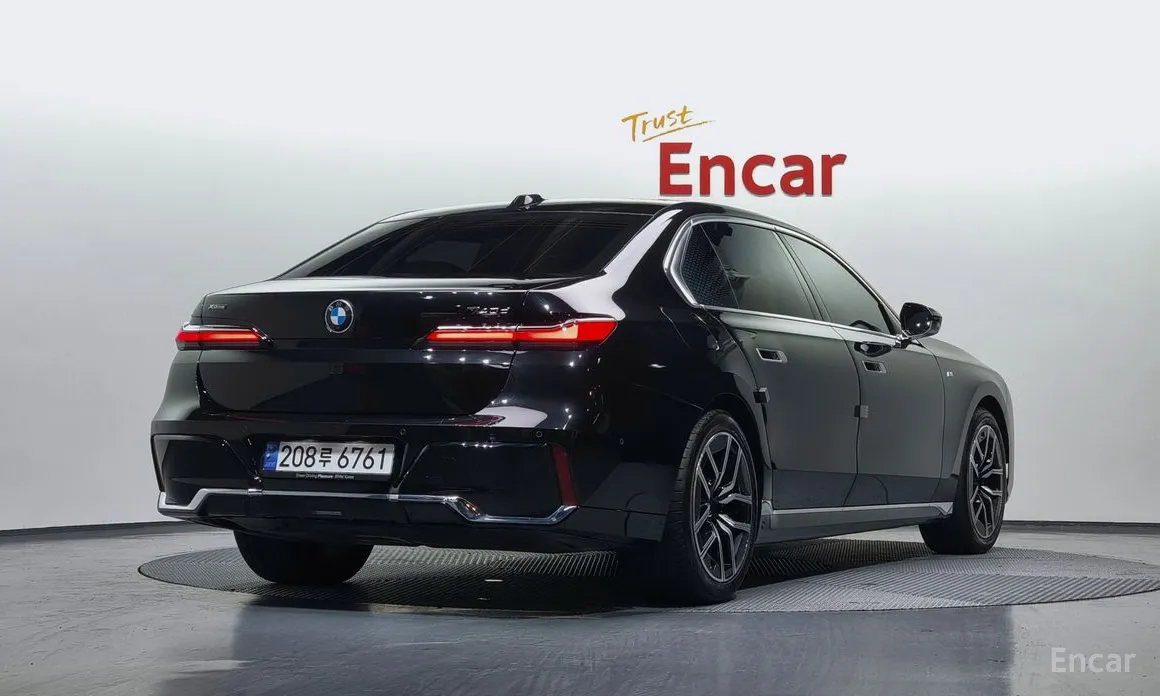 Фото 2 - BMW 7 Series