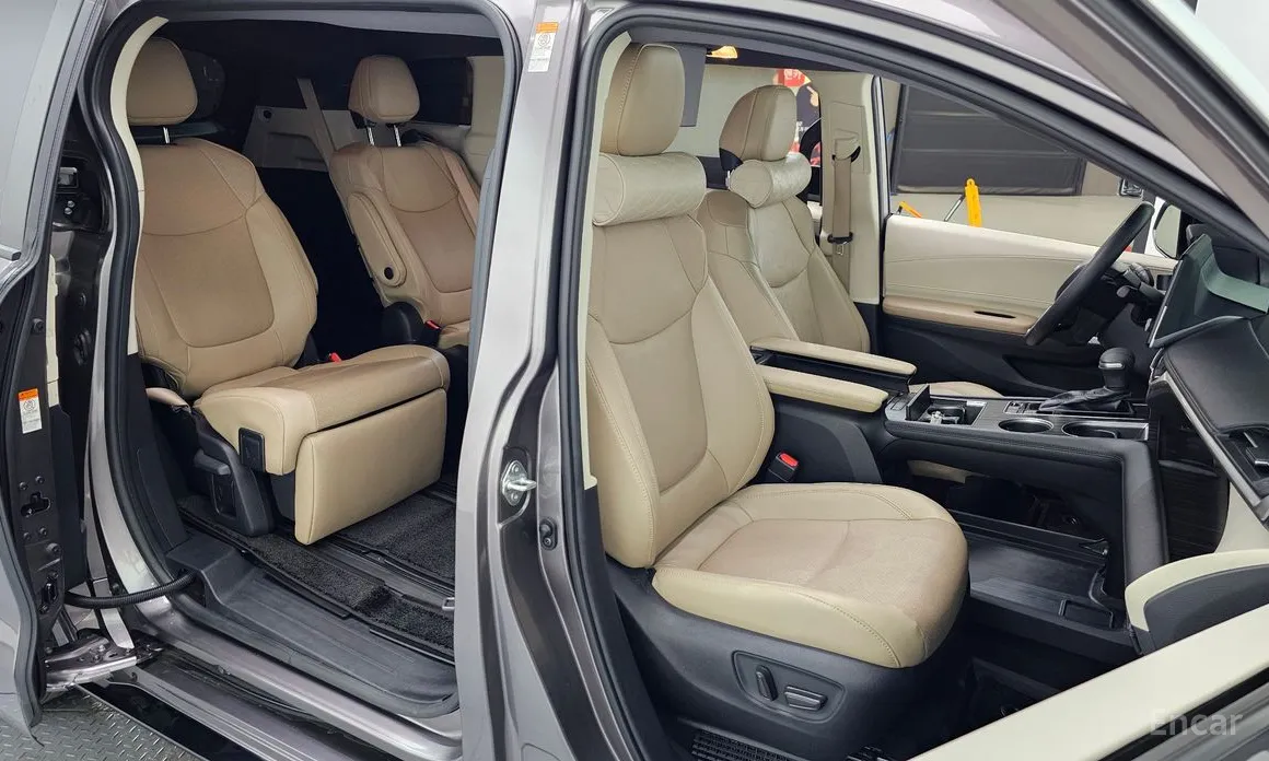 Фото 10 - Toyota Sienna