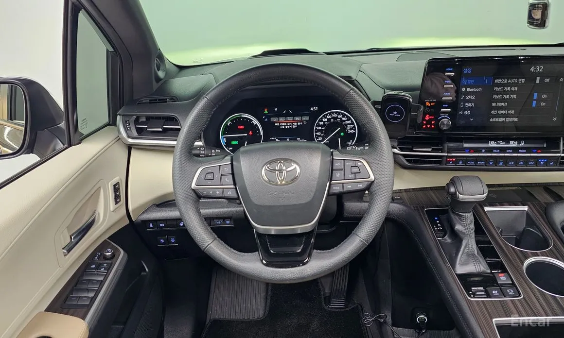 Фото 12 - Toyota Sienna