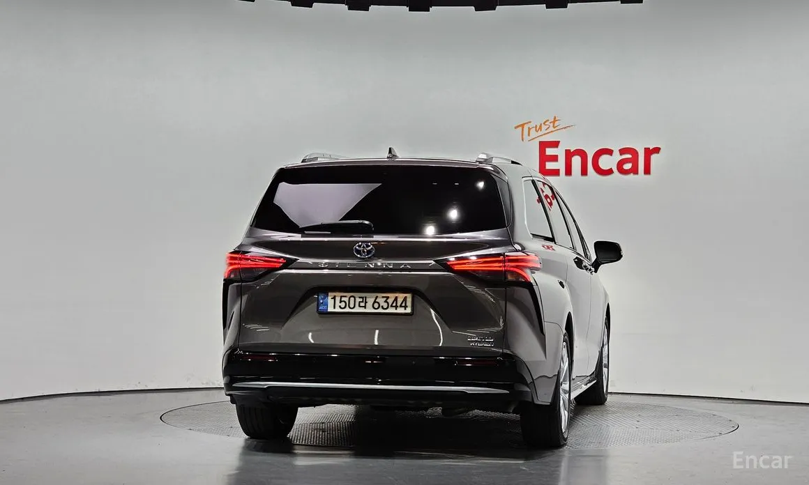 Фото 4 - Toyota Sienna