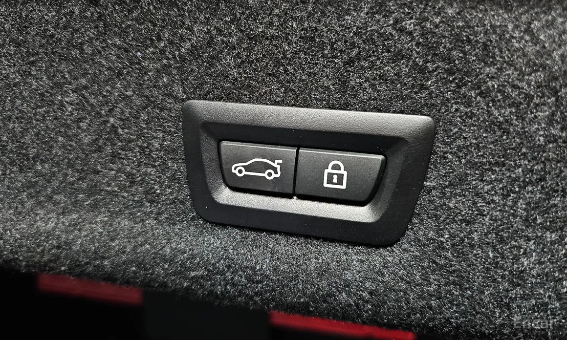 Photo 20 - BMW 3 Series