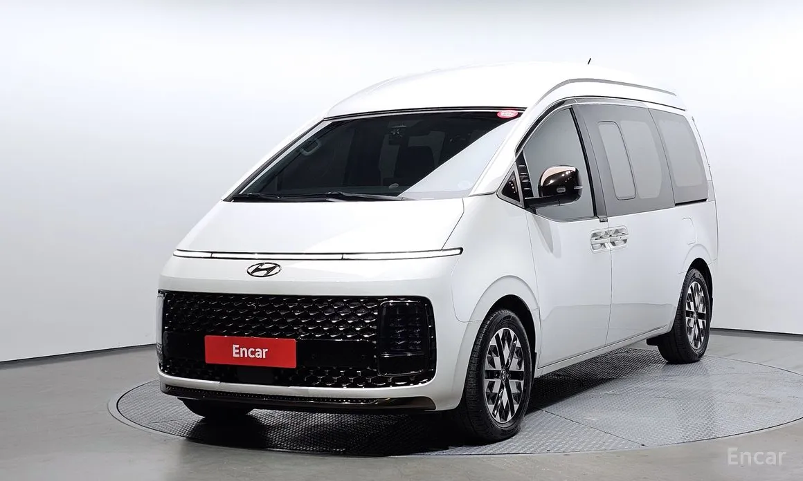 Photo 1 - Hyundai Staria