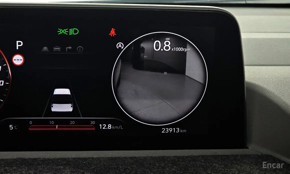 Photo 16 - Hyundai Staria