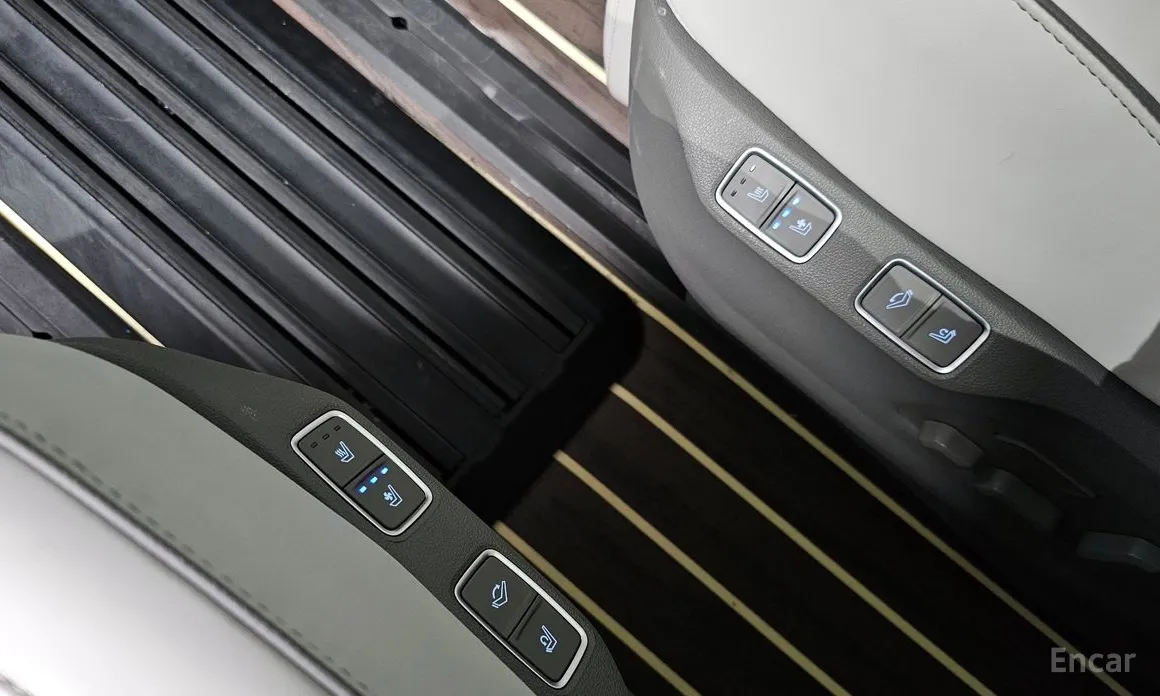 Photo 18 - Hyundai Staria