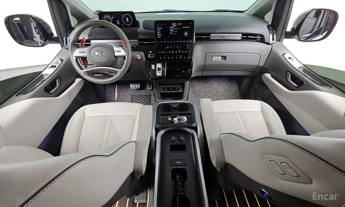 Photo 7 - Hyundai Staria