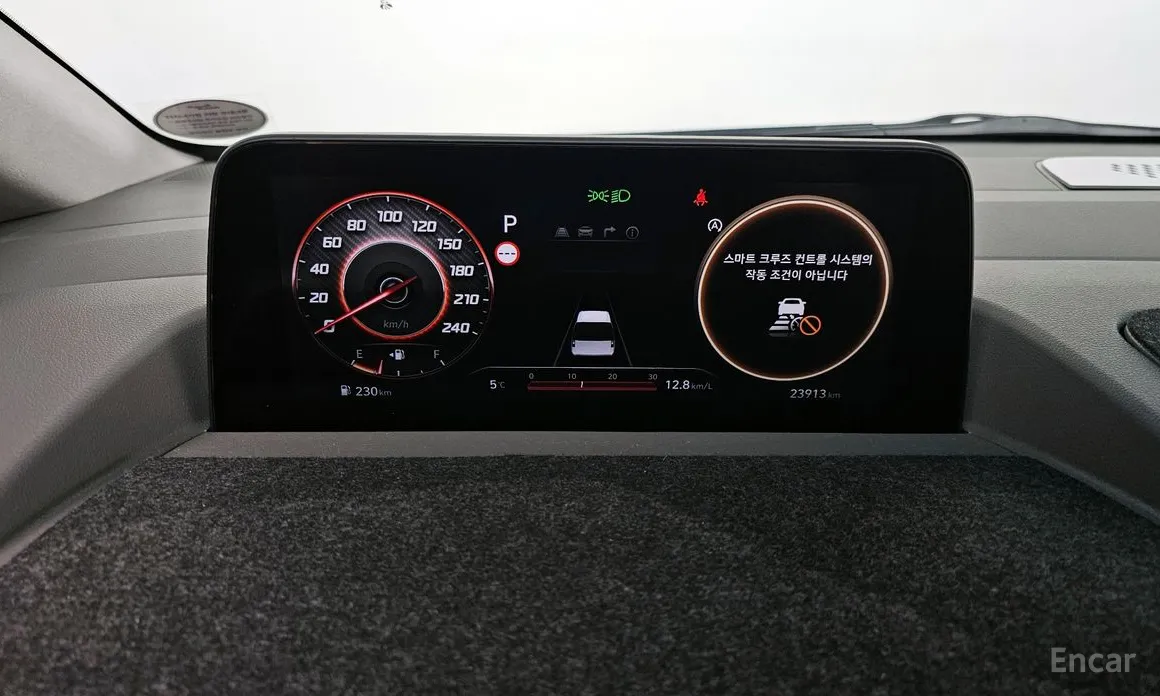 Photo 8 - Hyundai Staria