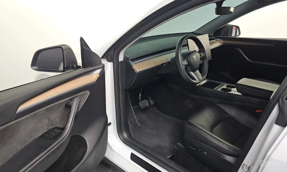 Фото 10 - Tesla Model Y