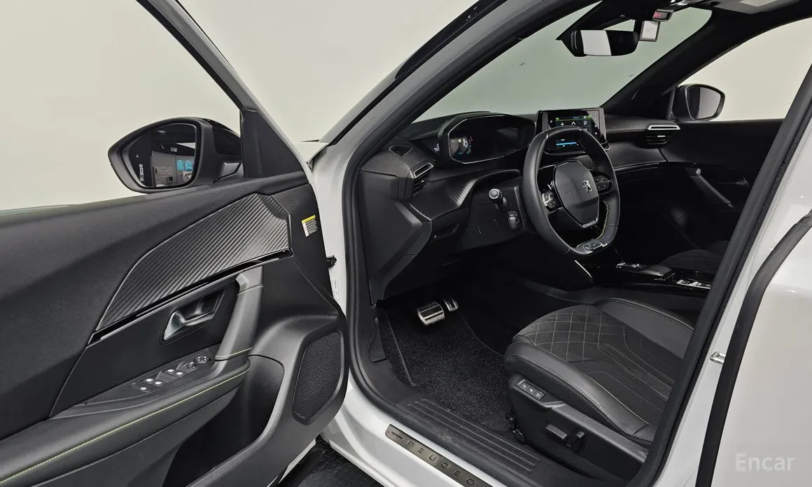 Фото 10 - Peugeot 2008