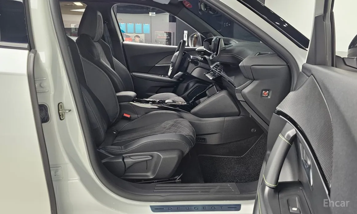 Фото 11 - Peugeot 2008