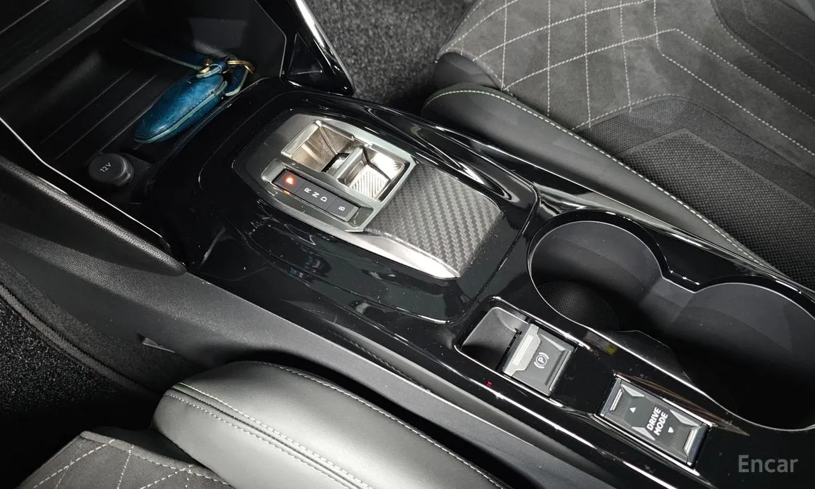 Фото 9 - Peugeot 2008