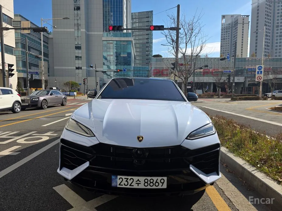 Фото 1 - Lamborghini Urus