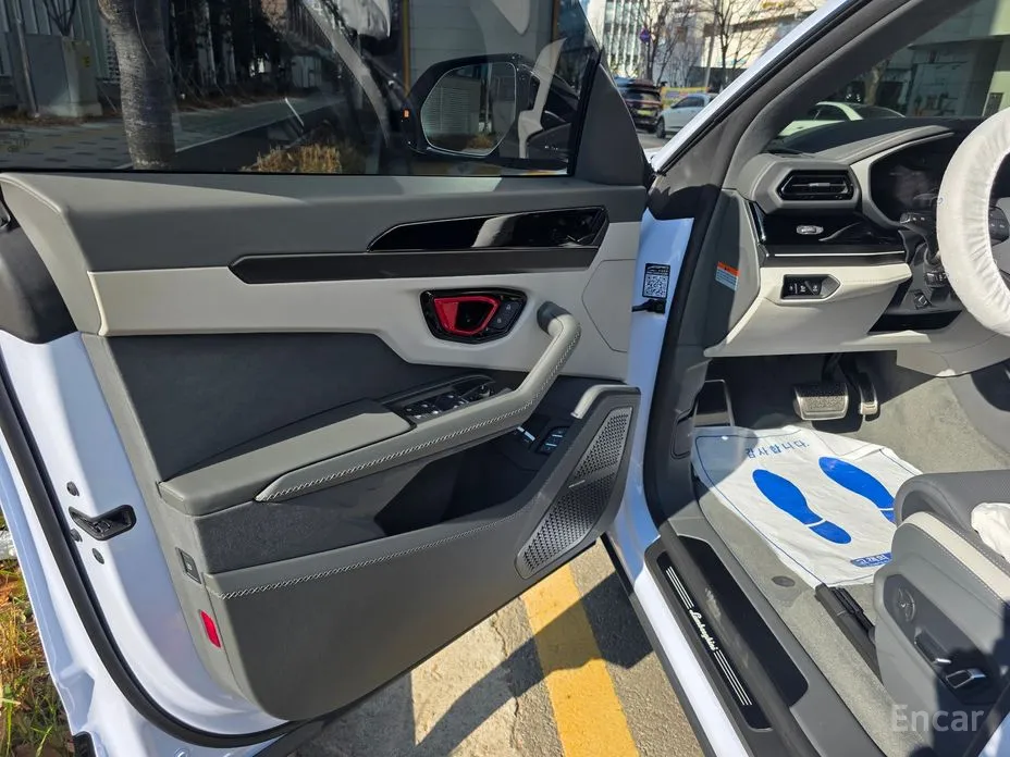 Фото 11 - Lamborghini Urus