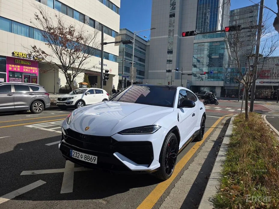 Фото 2 - Lamborghini Urus