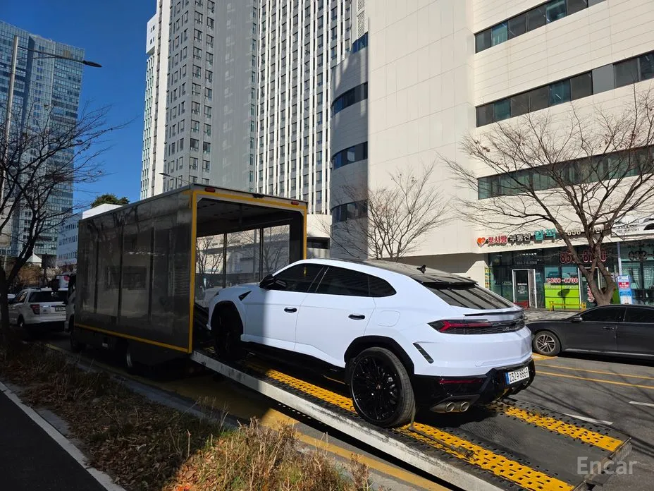 Фото 3 - Lamborghini Urus