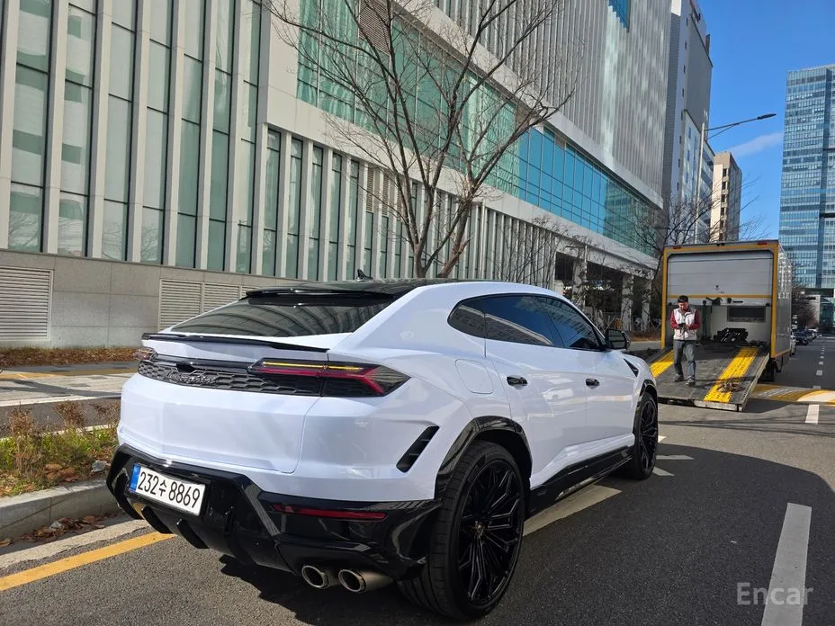 Фото 5 - Lamborghini Urus