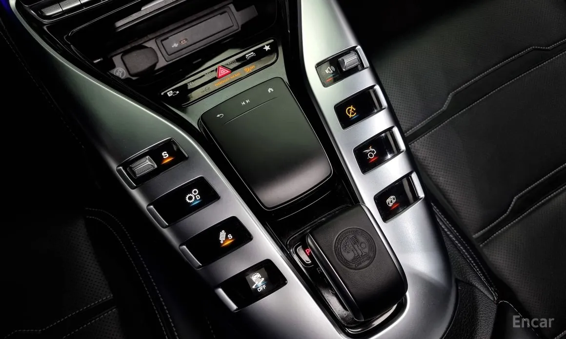 Фото 9 - Mercedes-Benz AMG GT