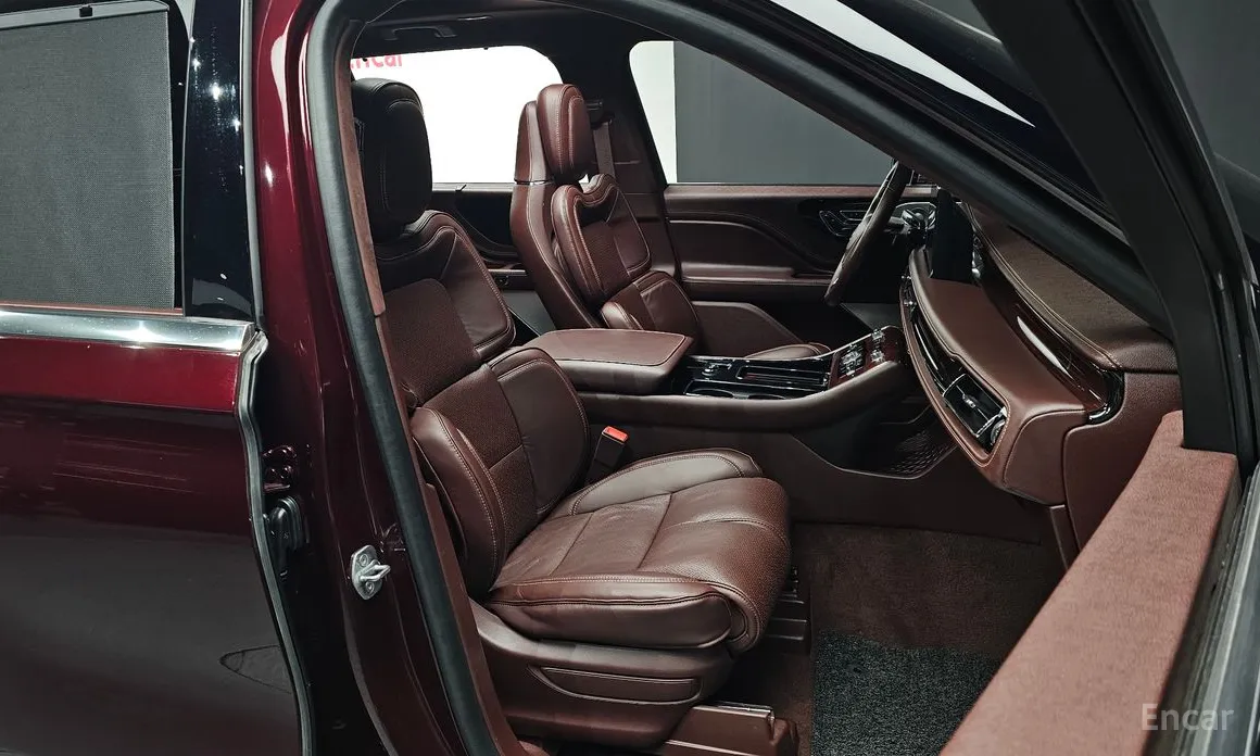 Фото 10 - Lincoln Aviator