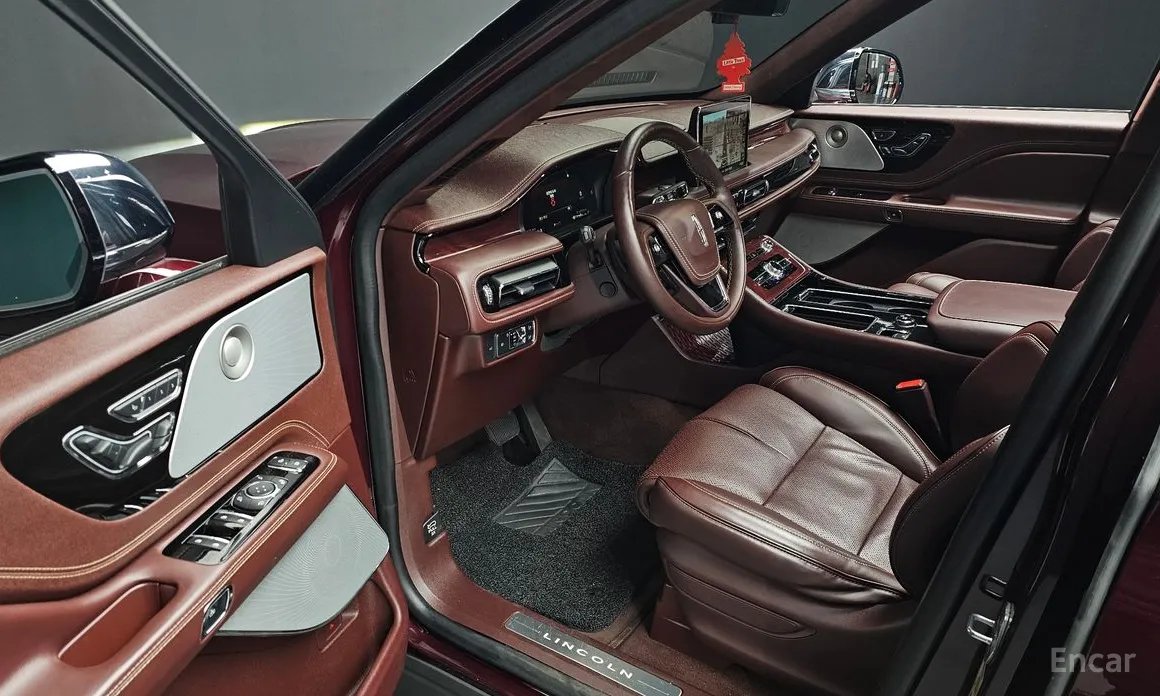 Фото 11 - Lincoln Aviator