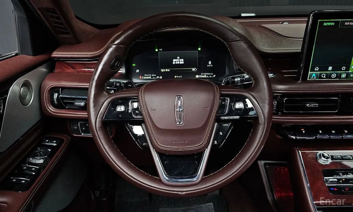 Фото 13 - Lincoln Aviator