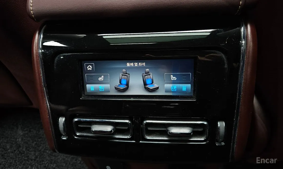 Фото 19 - Lincoln Aviator