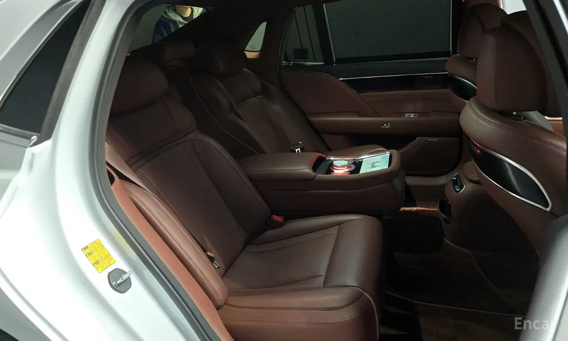 Фото 13 - Genesis G90