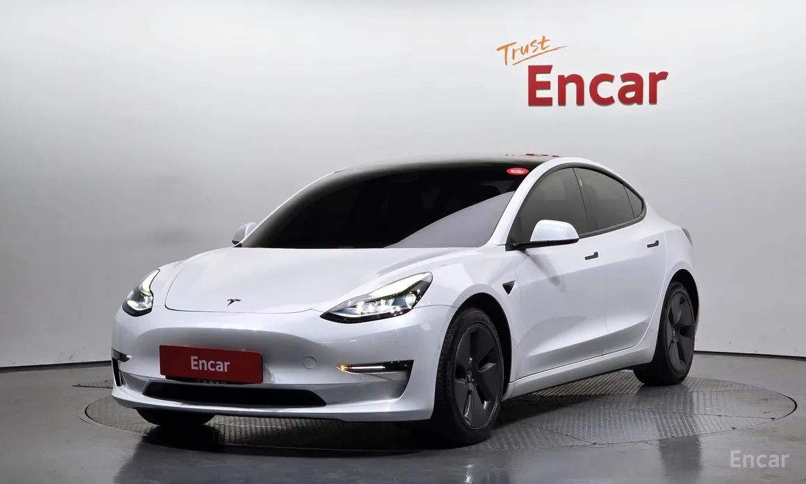 Фото 1 - Tesla Model 3