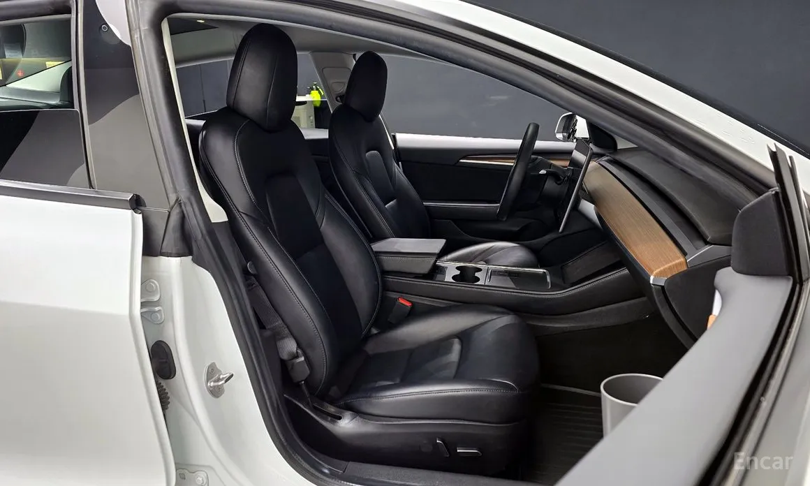 Фото 10 - Tesla Model 3