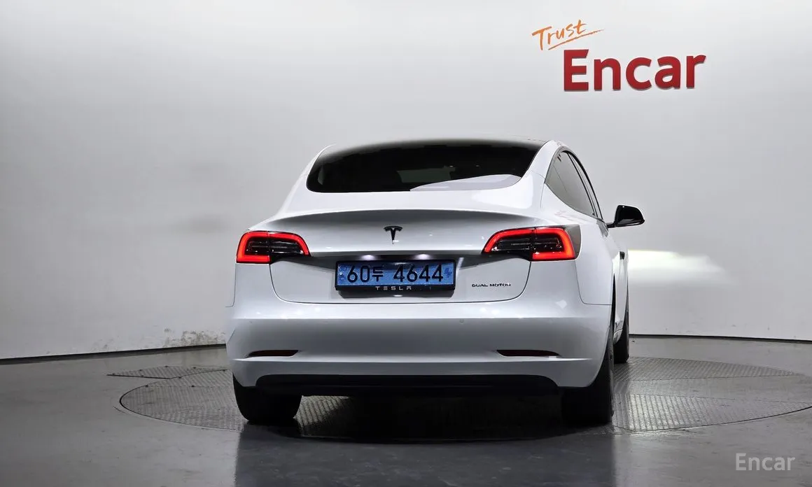 Фото 4 - Tesla Model 3