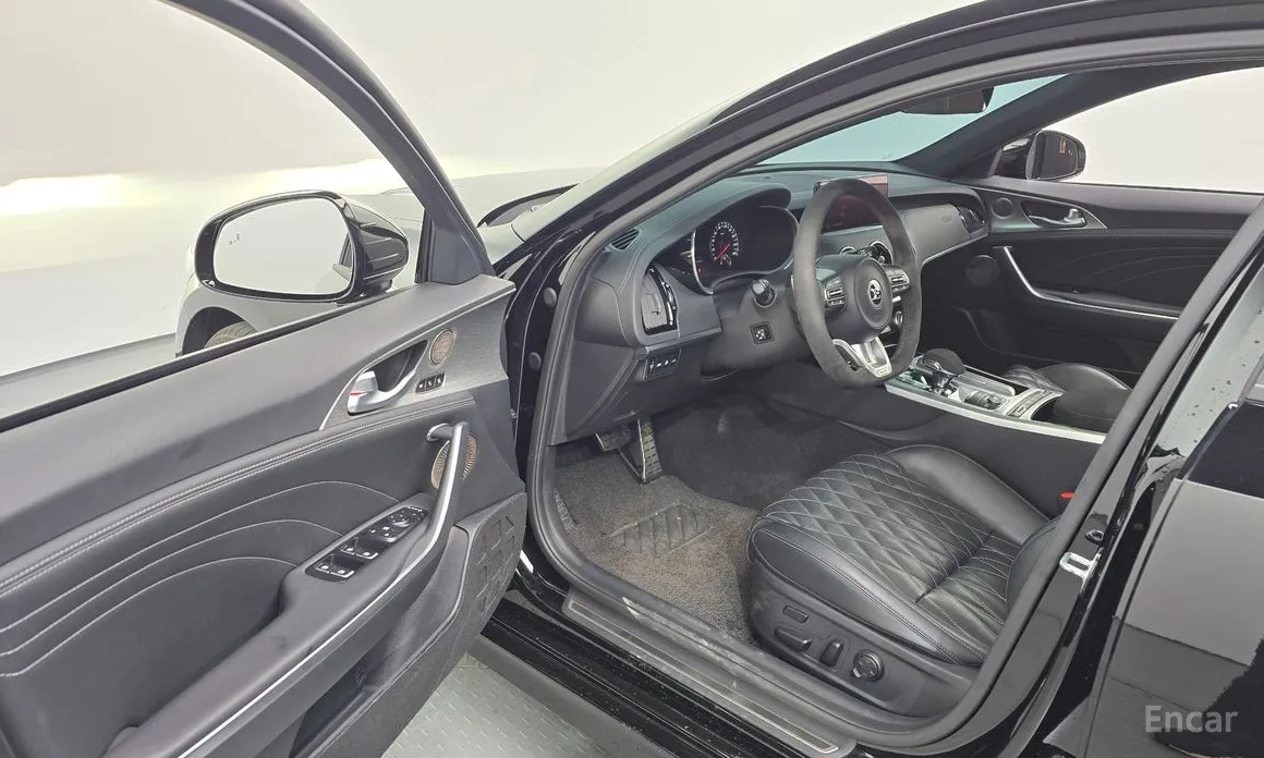 Фото 10 - Kia Stinger