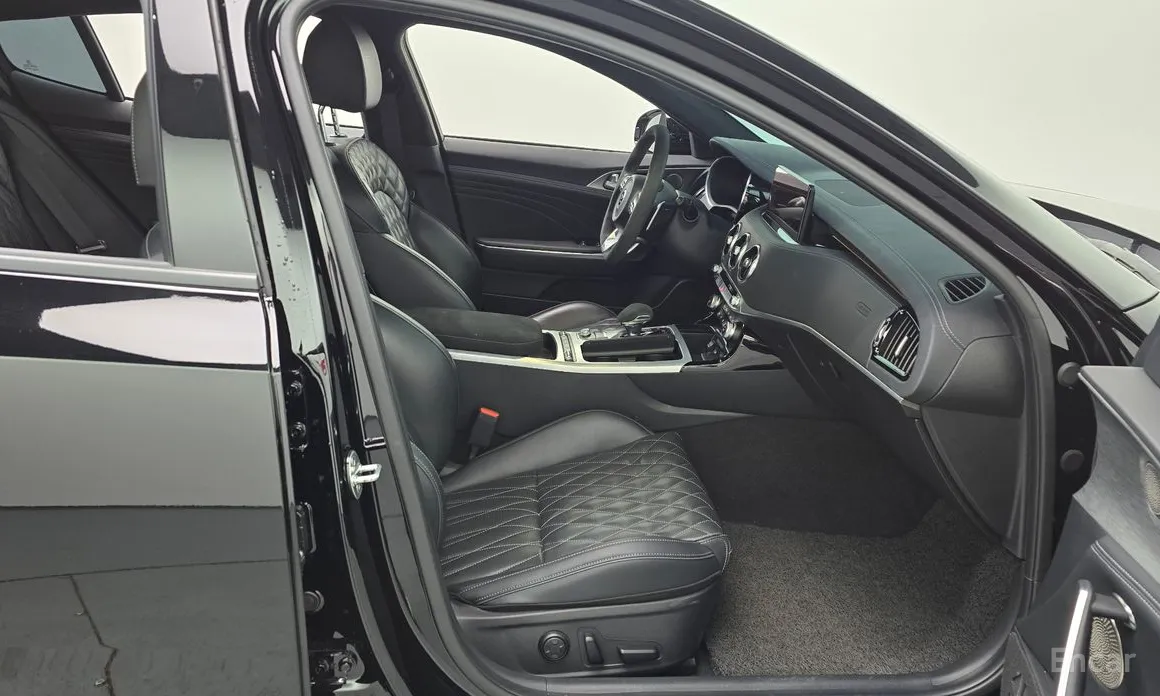 Фото 11 - Kia Stinger