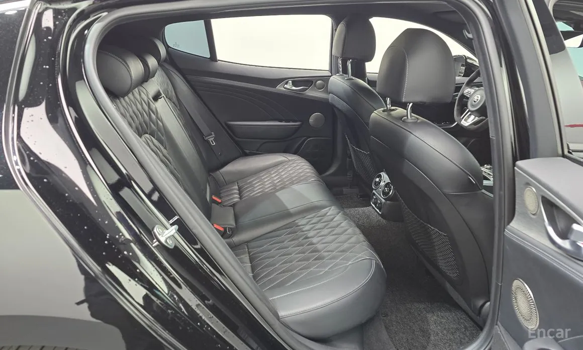 Фото 12 - Kia Stinger